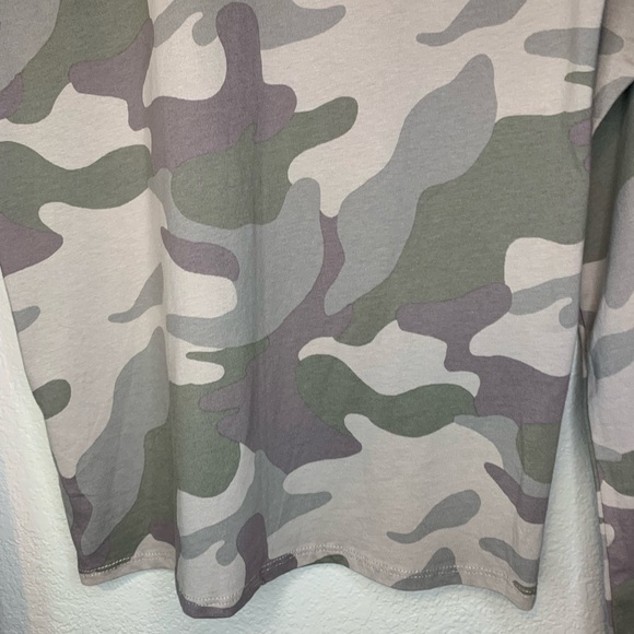Hollister Long Sleeve Small Camo Shirt Excellent Condition Pink Lettering - Picture 8 of 12